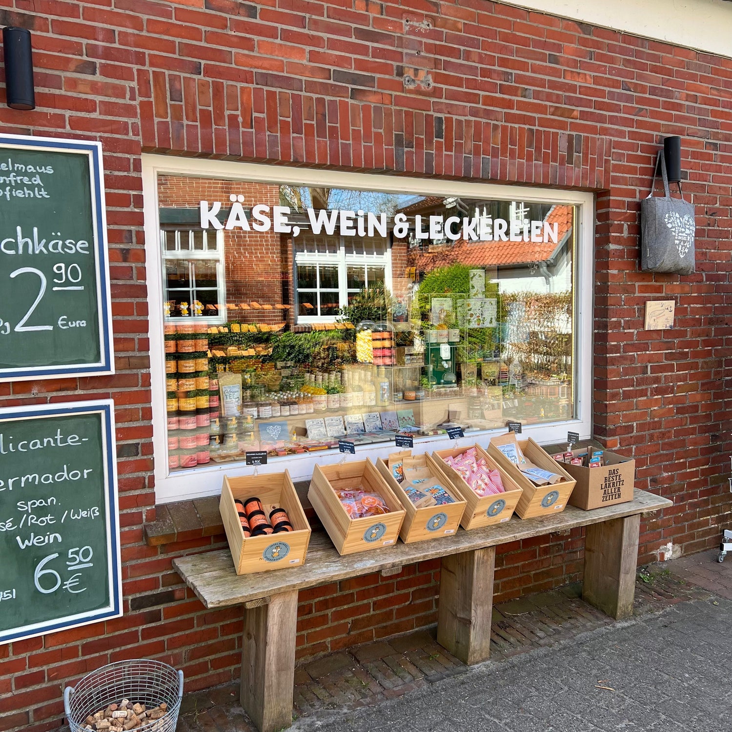 🪟 Warum unser Schaufenster Geschichten erzählt & neugierig macht