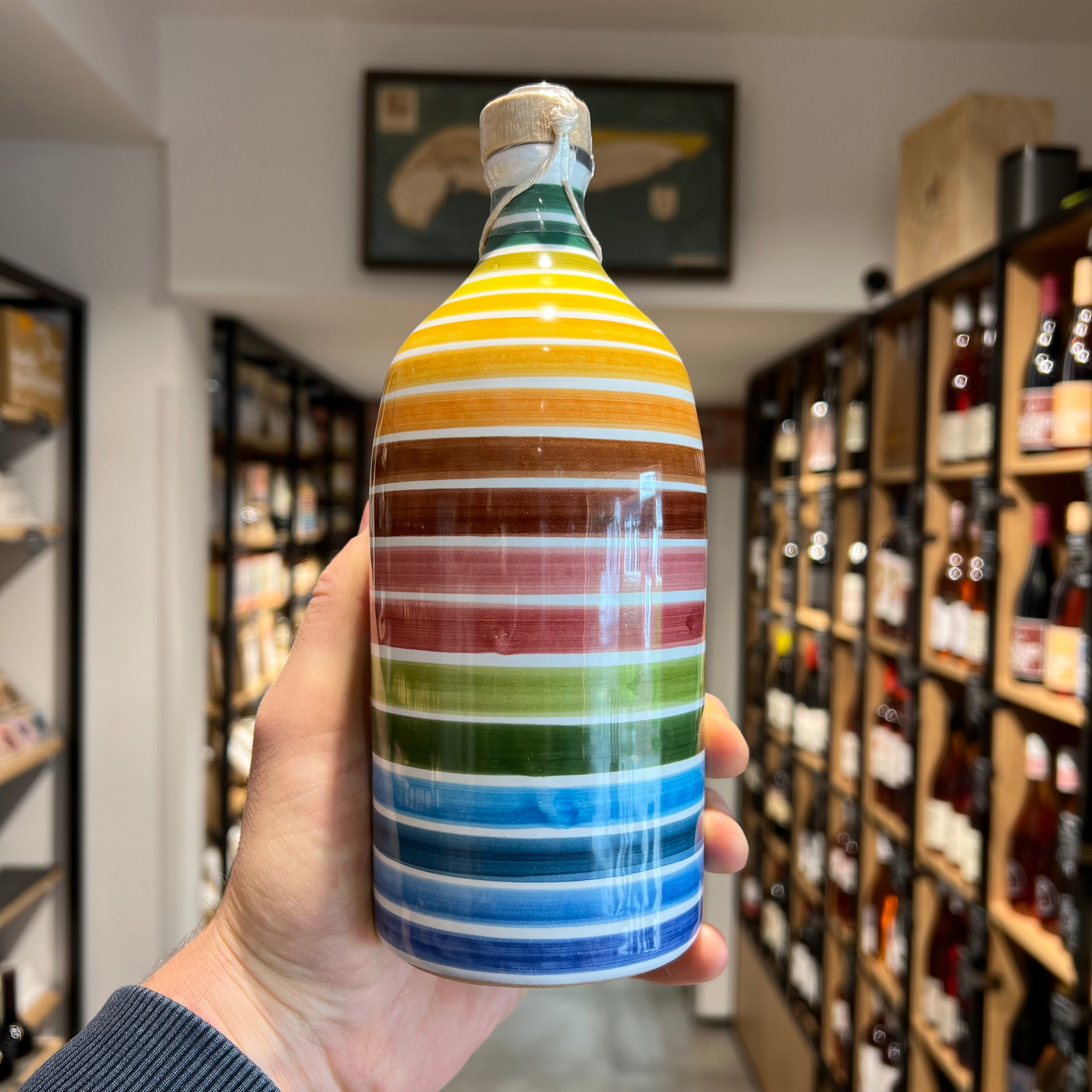 Muraglia Natives Olivenöl extra in Tonkrug mit Streifen