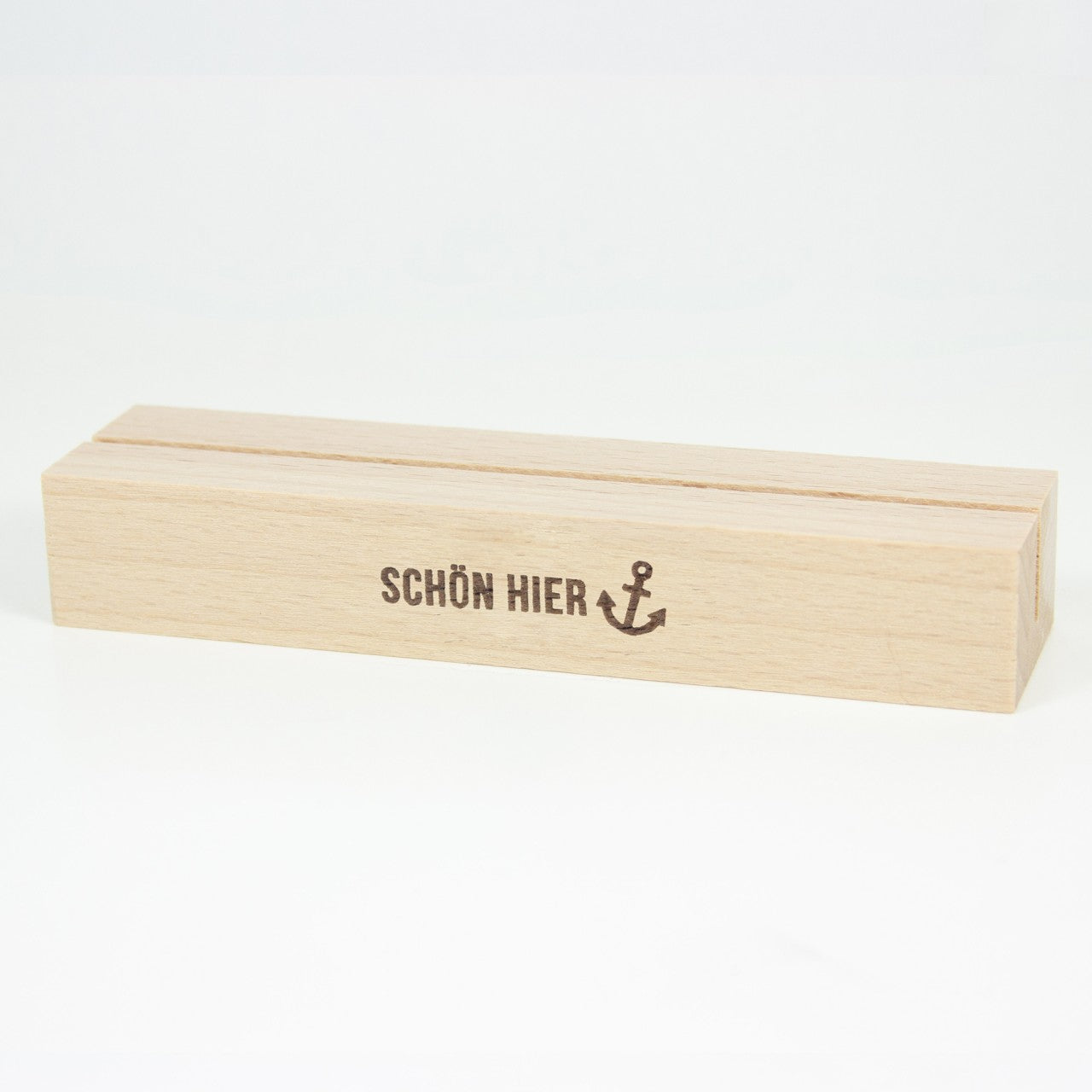 Kartenständer „Schön hier" aus Buchenholz