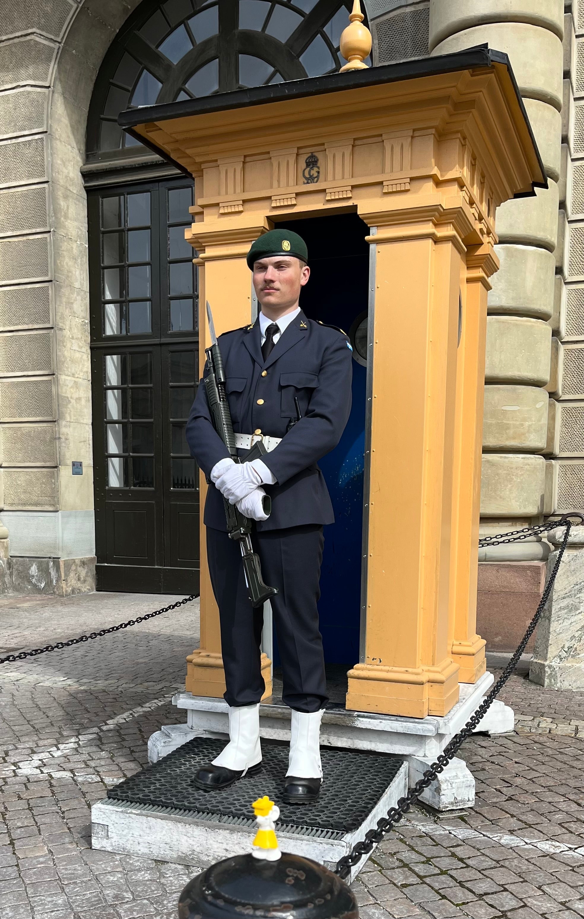 👑🇸🇪 Manfred in Stockholm – Dienst an der Schlosswache